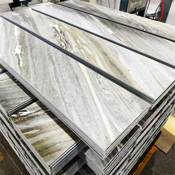 Plancher composite en polymère en pierre